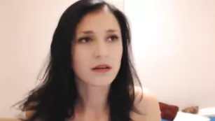 Кокетливая самка Pure_Sin_ позирует голенькая