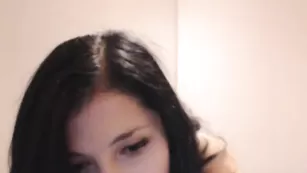 Кокетливая самка Pure_Sin_ позирует голенькая