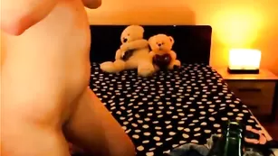 Смазливая сучка SabrinaMoon занялась анальным фистингом