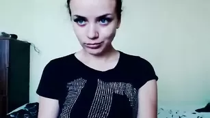 Грудастая барышня BruAndBlond ласкает сосочки