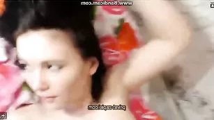 Смазливая телка Kate_Everdeen ласкает сисечки