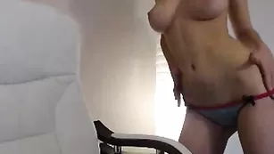 Блаженная курва Montennegro танцует стриптиз