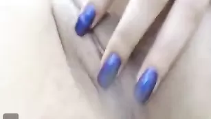 Жопастая проказница BingoBoooom теребит девственную пизденку