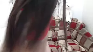 Смазливая бестия ashleybulgari теребит небольшие сиськи