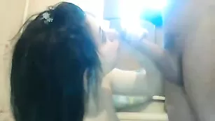 Симпатичная шалава Vasilisa_K1ng ебется в писечку