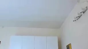 Озорная шмара FFFFF234 трахает очко самотыком