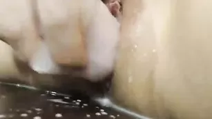 Азиатская сучка JenaOnline доводит себя до оргазма