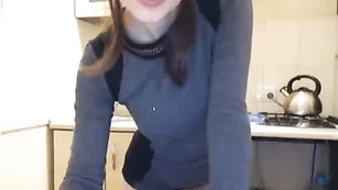 Шальная детка ale4ka777 вертит сочной попой