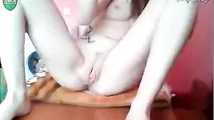 Озорная бестия Viktoria_Sex7 жестко долбит задницу