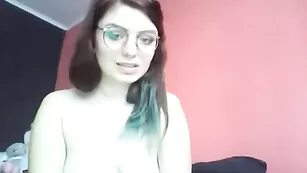 Изящная стерва Anita_Berger позирует в чулках