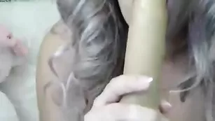 Пышногрудая курва TAGIRA отсасывает страпон