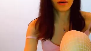 Изумительная пассия Larena занялась анальной дрочкой