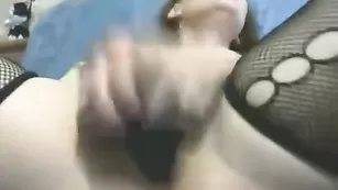 Изящная краля LolaSexyGirl трахает пизду фаллосом