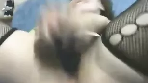 Изящная краля LolaSexyGirl трахает пизду фаллосом