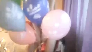 Роскошная телочка MiracleGirl танцует стриптиз