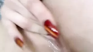 Рыженькая крошка xdianax мнет большие сиськи