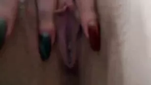 Рыженькая крошка xdianax мнет большие сиськи