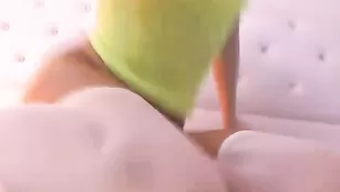 Белобрысая сучка MadonnaLive куражится с ловенсом