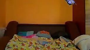 Пылкая сучка MilenaA отсасывает хуй