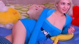 Элитная шлюшка sexyfairy трахает киску самотыком