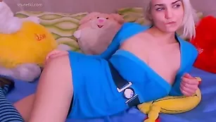 Элитная шлюшка sexyfairy трахает киску самотыком