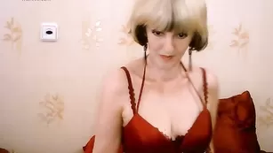 Зрелая леди Prettyrita мастурбирует пизденку