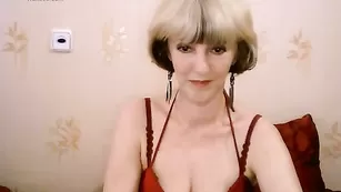 Зрелая леди Prettyrita мастурбирует пизденку