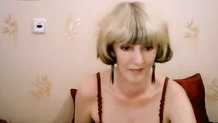 Зрелая леди Prettyrita мастурбирует пизденку