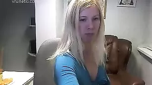 Пылкая шваль xMilenaHotx дрочит хер лысого парня
