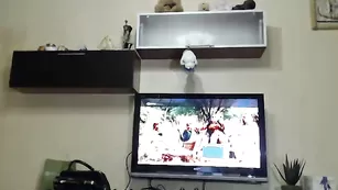 Стерва VickySecret обнажает и тискает грудь