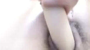 Популярная сучка Prettynatty трахает волосатую пизду