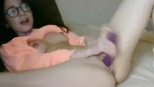 Блаженная demetrasex трахает вагину фаллосом