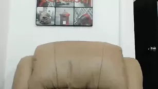 Прекрасная нимфа lucy_robert трахает попку