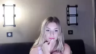 Неподражаемая богиня killer__tits обнажает сексуальное тело