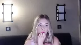 Неподражаемая богиня killer__tits обнажает сексуальное тело