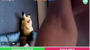 Блестящая SexyGames трахает анал фаллосом