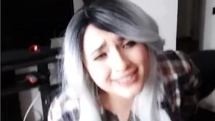 Шикарная самка трахает киску и глубоко сосет