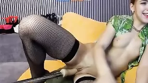 Рыженькая нимфа A1ice_Red ебет пизденку