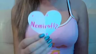 Блондинка TAGIRA дразнит большими сиськами