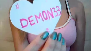 Блондинка TAGIRA дразнит большими сиськами