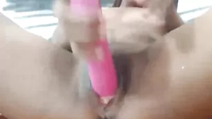 Латинка Lil_lucy ебет пизду фаллосом