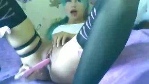 Девочка в чулках мастурбирует пизду JapanPrincess