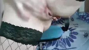 Худая потаскушка V_I_K_A трахает пизду