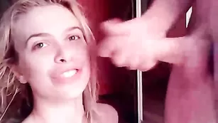 Озорная шлюха глубоко сосет член Online_x2