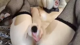 Русская шлендра sofi4love трахает писечку