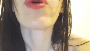 Русская брюнетка Casiopeia трахает попку