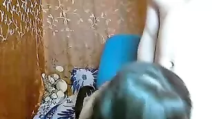 Сексапильная V_I_K_A делает сочный минет