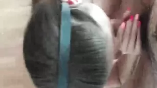 Озорная девочка jennifer1177 шикарно сосет хуй