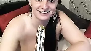 Пышная дамочка мастурбирует пизду Lisangel74