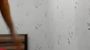 Русская мамка LenaWeb трахается резиновым дилдо